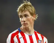 马竞球迷赶走托雷斯